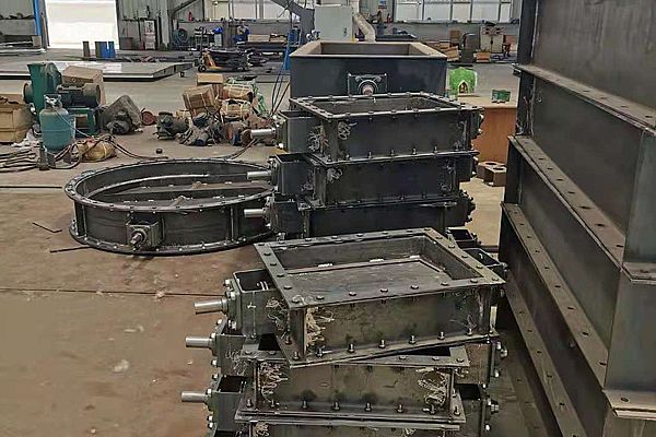 制作中的半成品擋板門,快來瞧一瞧